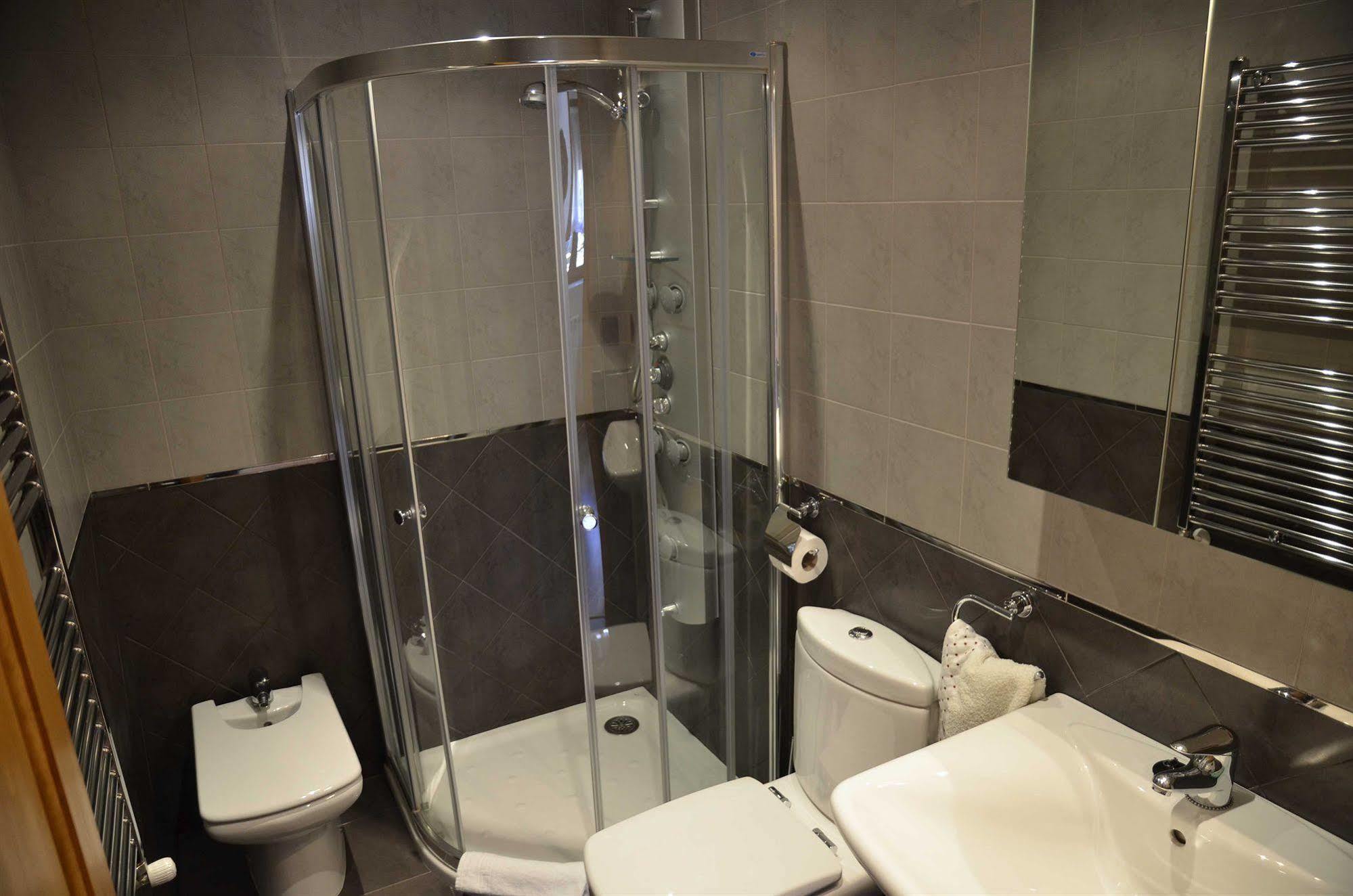 Apartamentos Spa Cantabria Infinita Cillorigo de Liebana Buitenkant foto